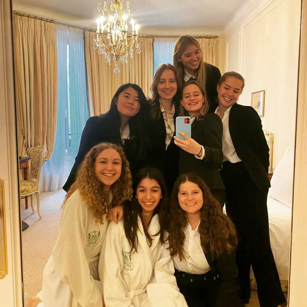 Étudiantes en stage dans un hôtel de luxe - Portrait Alumni Luxury Hotelschool