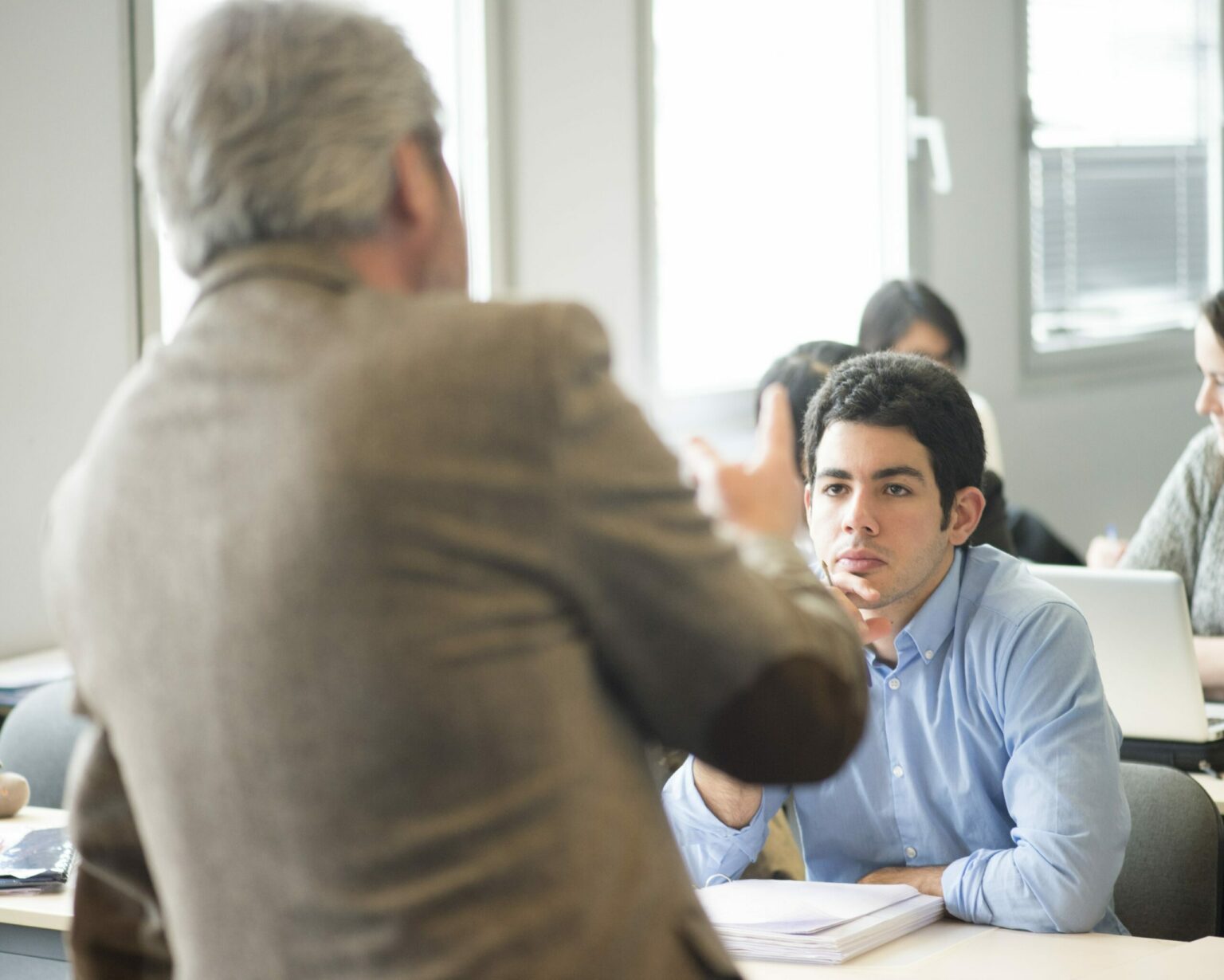 Photo d'un étudiant durant un cours - Luxury Hotelschool