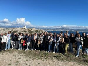 Photo d'étudiants de la Luxury Hotelschool qui visitent Marseille - Luxury Hotelschool