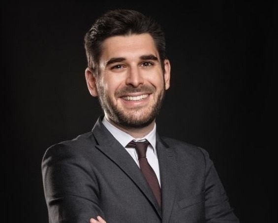 Maxime_Chapuis_Alumni_Luxury_Hotelschool-min